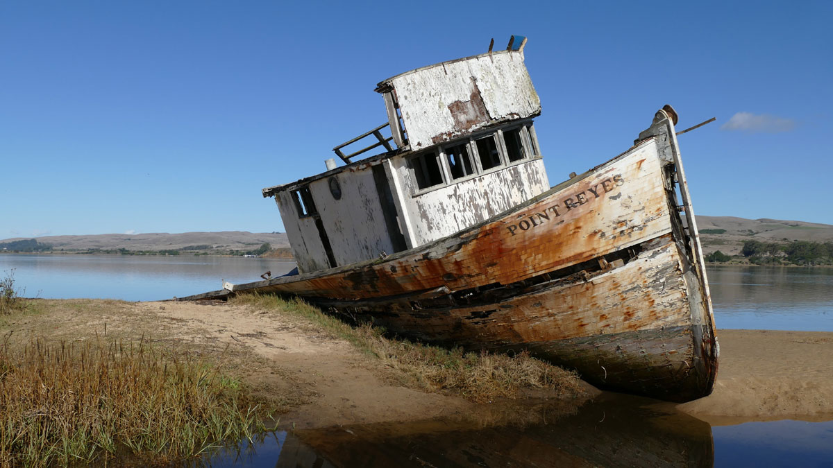 old-broken-boat-1200