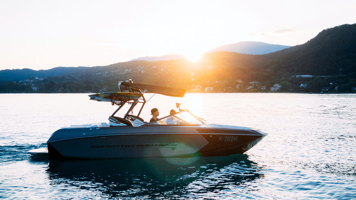 boat-on-water-sunset-1200px