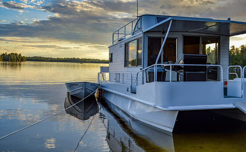 Things-to-remember-when-buying-a-houseboat.jpg